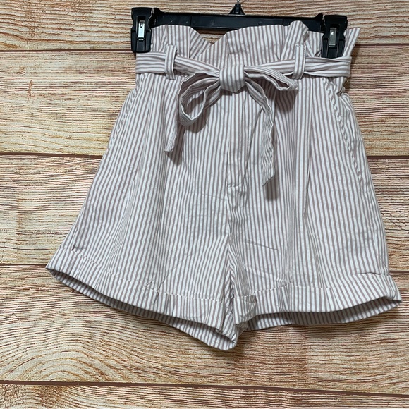 Forever 21  Elastic Waist Open Leg Beige Stripe Belted Paper Bag Shorts Small - Picture 3 of 8